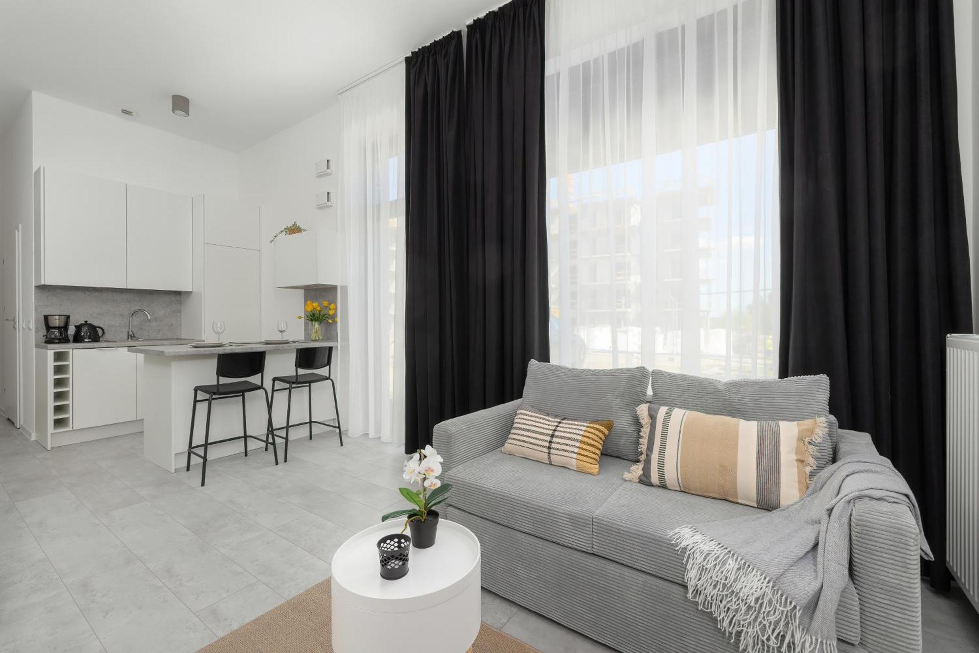 Comfortable With Parking In By Renters Apartment