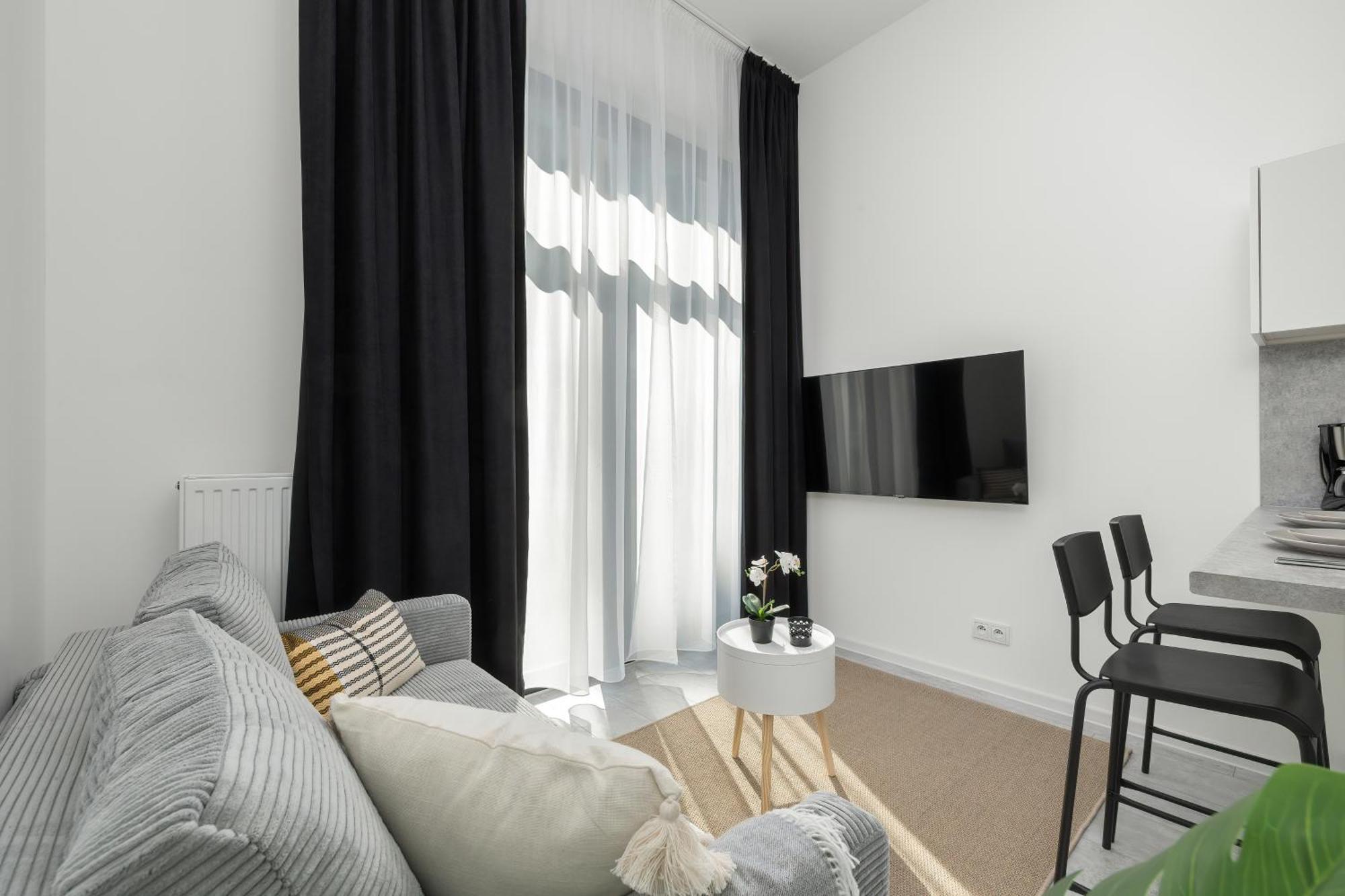 Comfortable With Parking In By Renters *