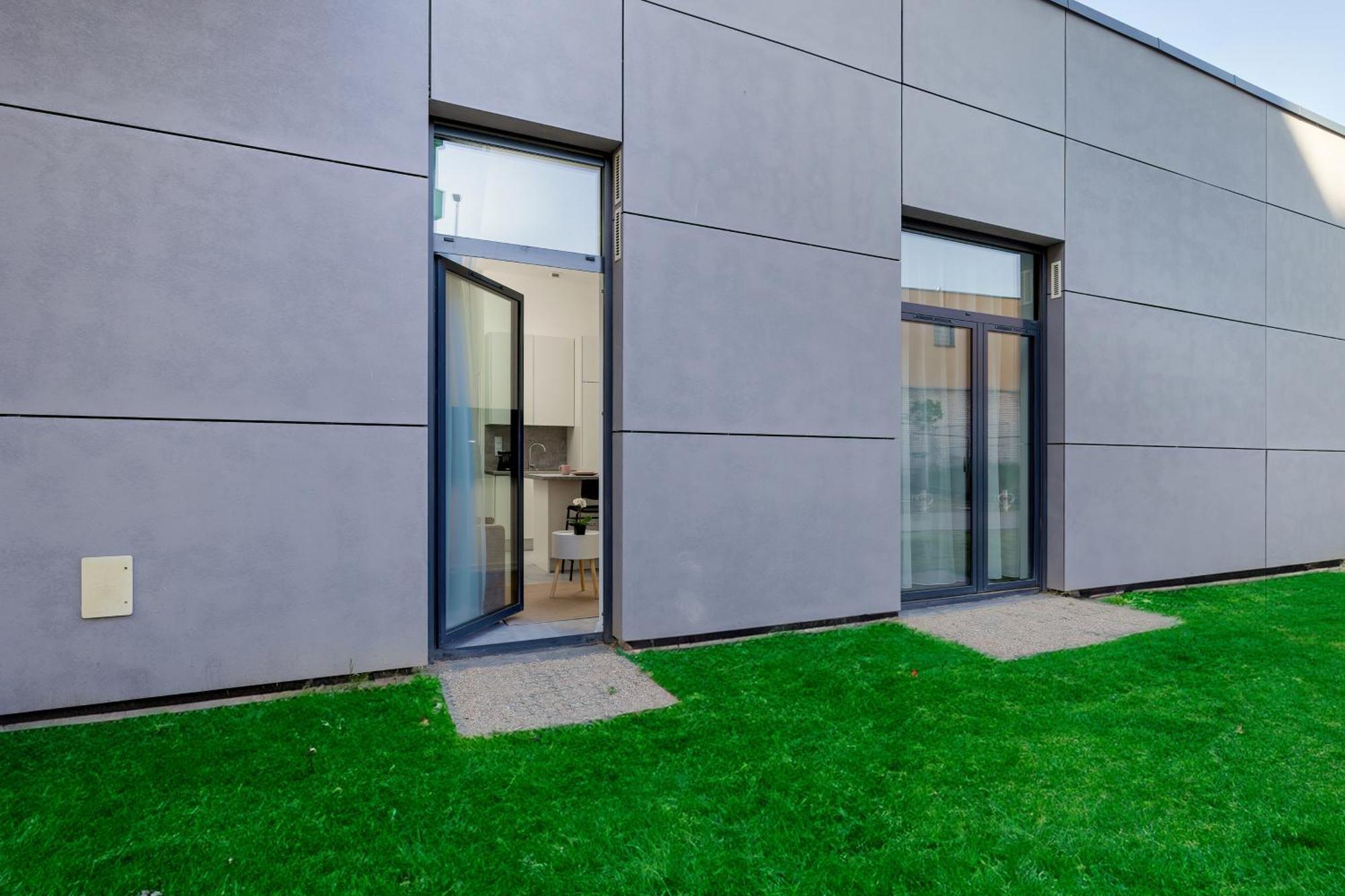 Comfortable With Parking In By Renters * Stettin