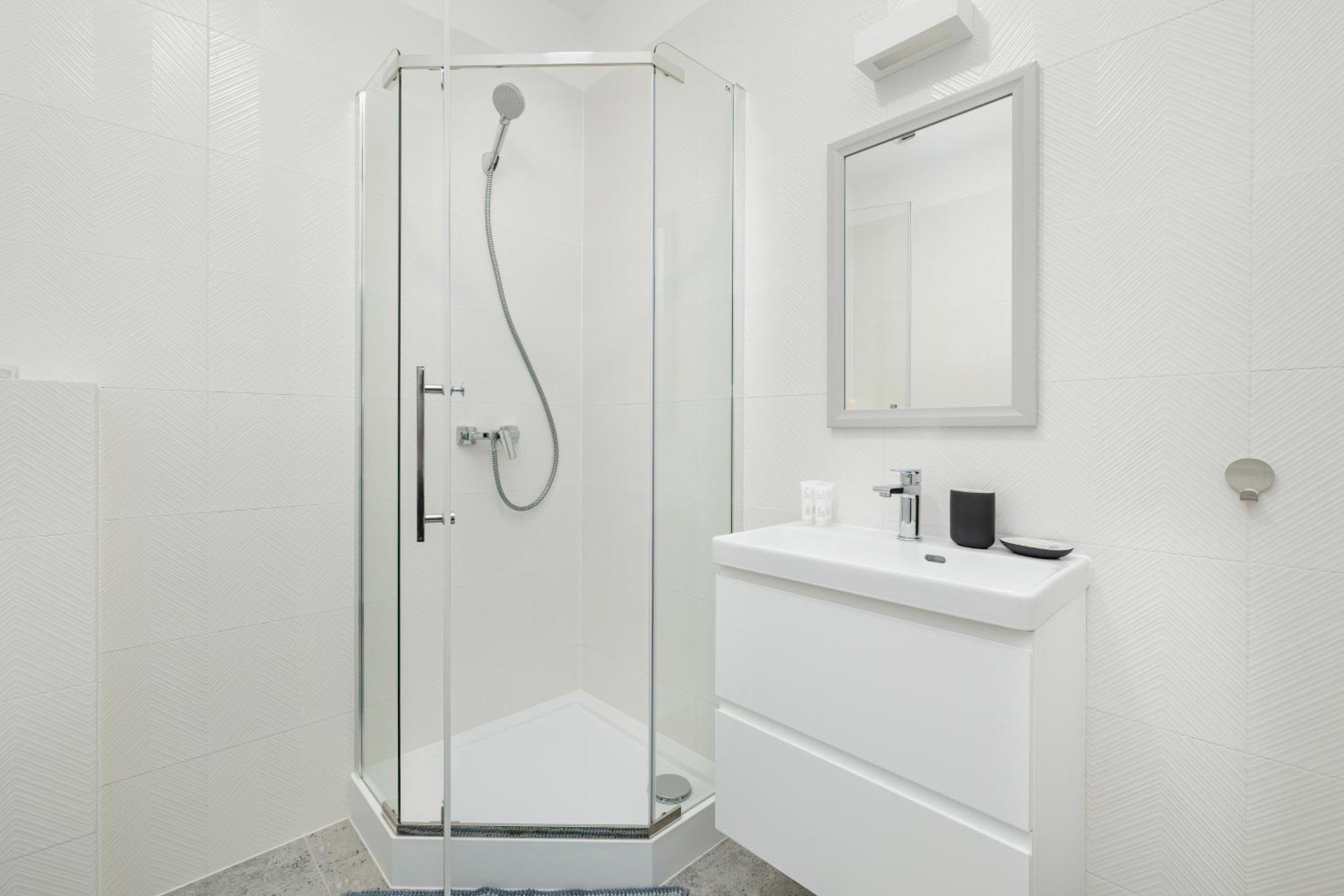 Comfortable With Parking In By Renters Apartment