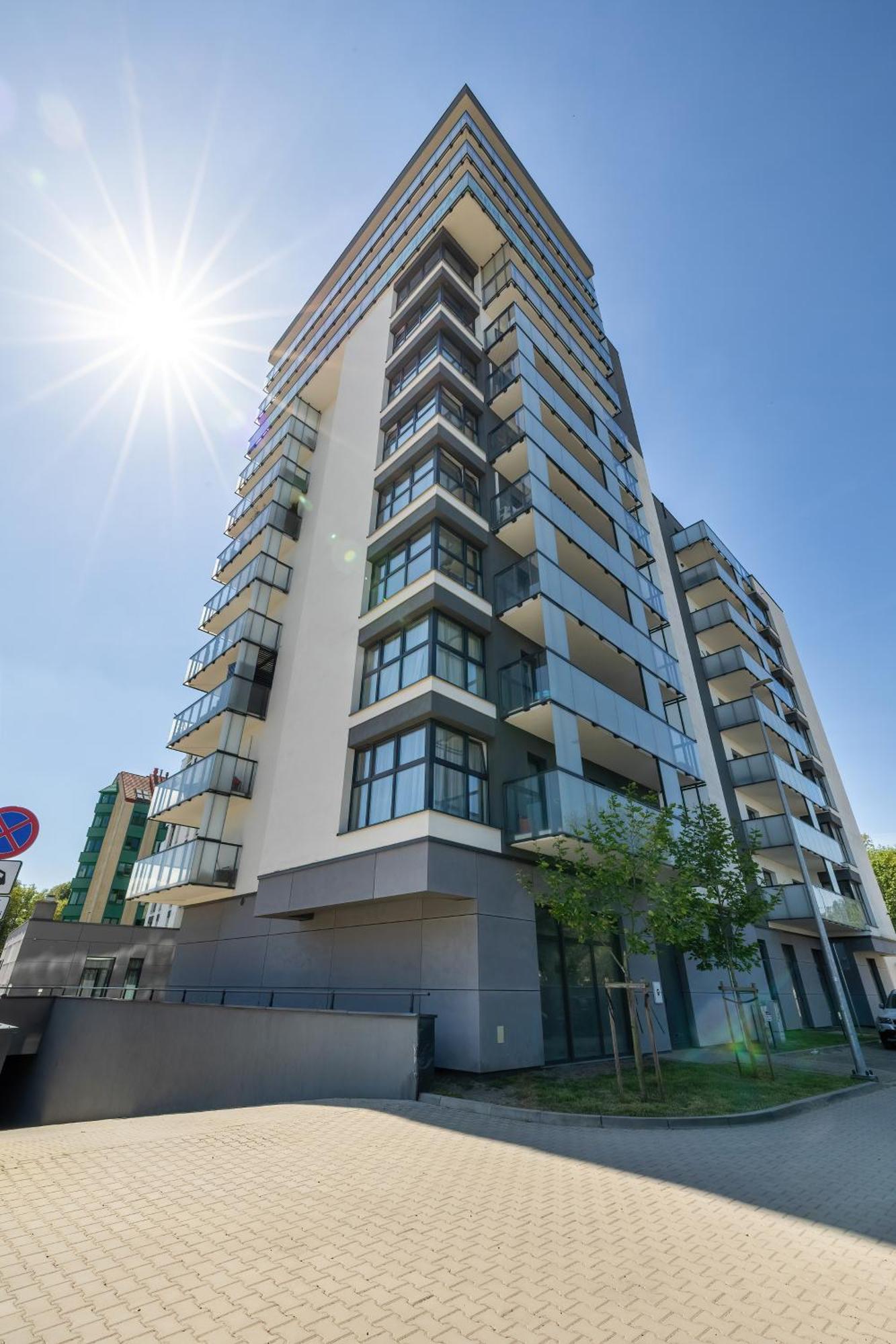 Comfortable With Parking In By Renters Apartment