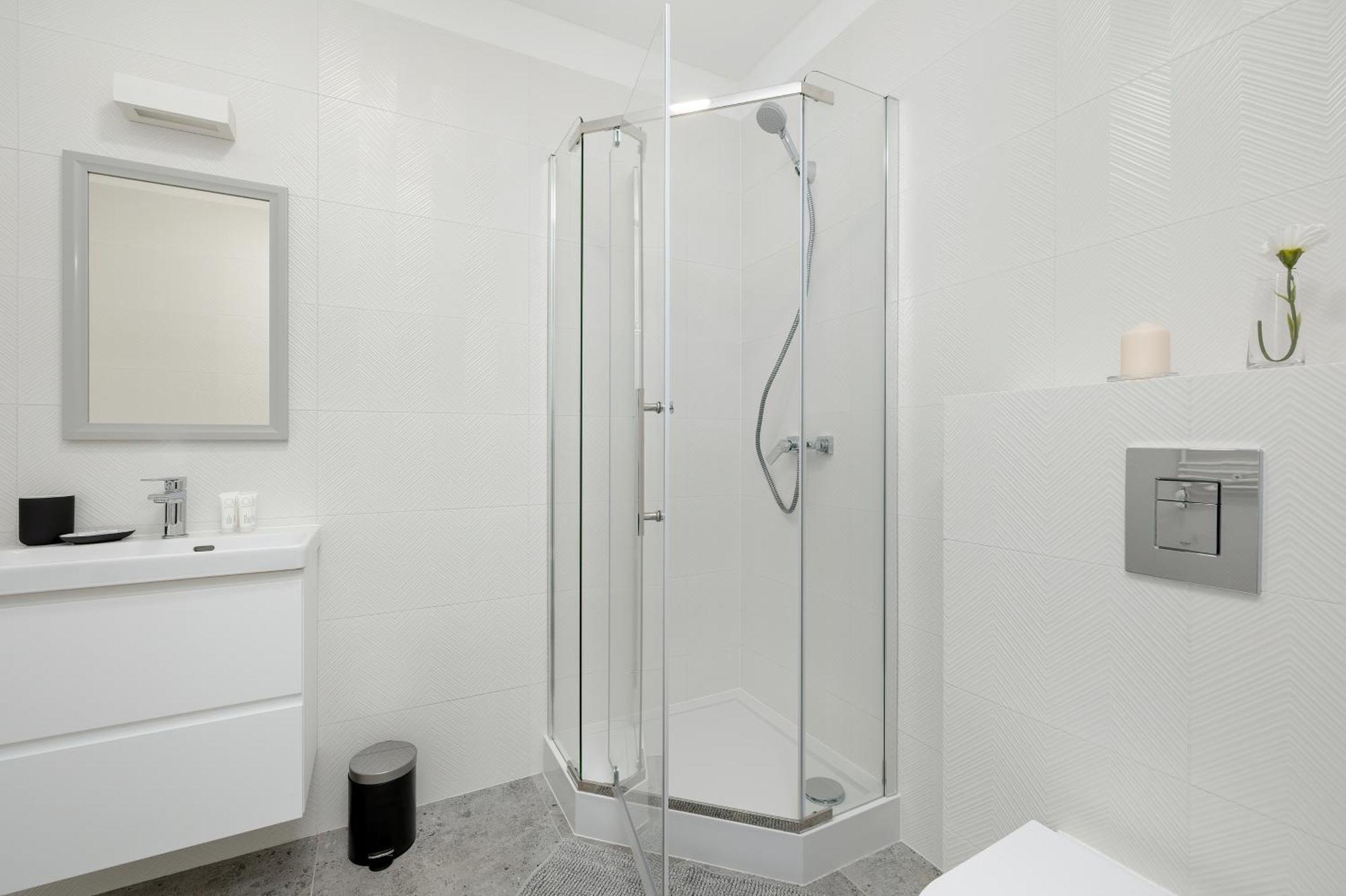 Apartment Comfortable With Parking In By Renters