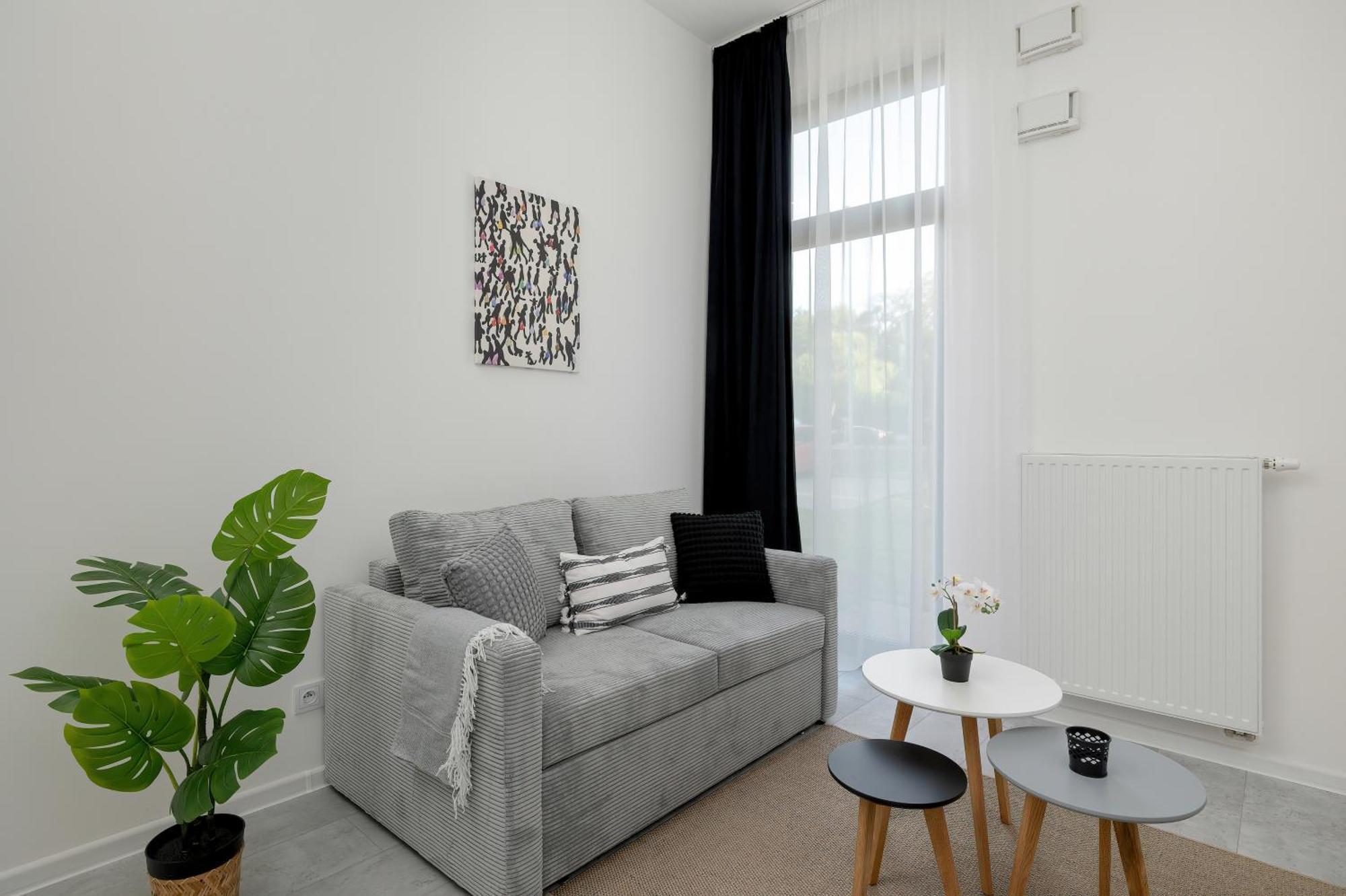 Comfortable With Parking In By Renters * Stettin